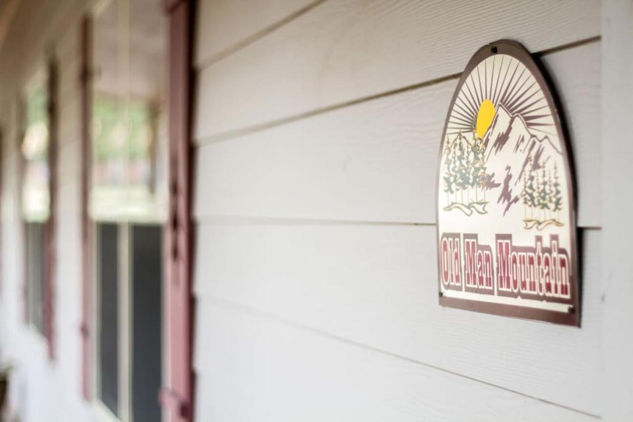 אסטס פארק Old Man Mountain, Spacious Lodge With Loft Great For Families, Dogs Allowed מראה חיצוני תמונה